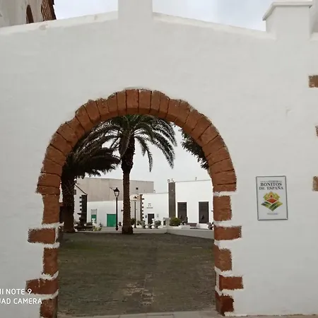 Precioso Con Terraza En Teguise *